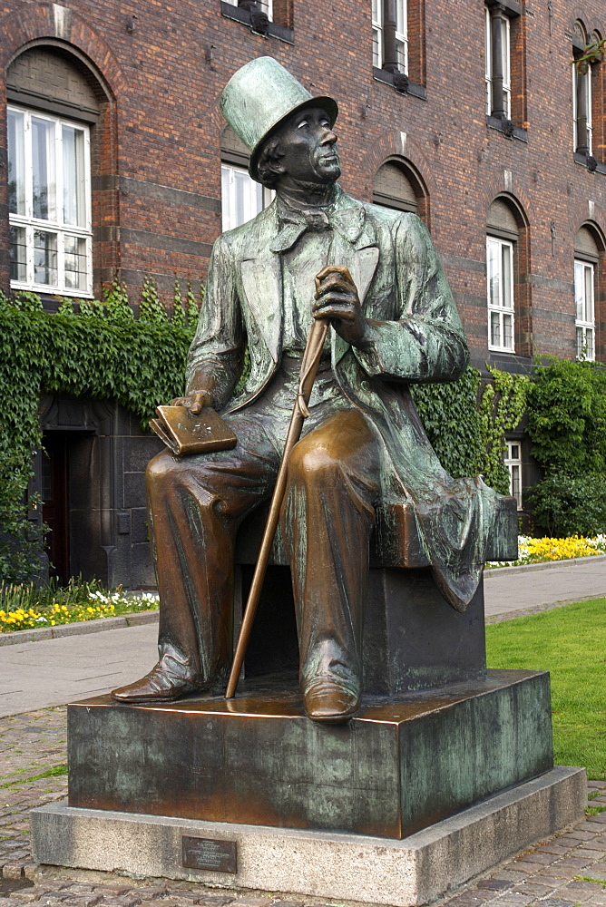 Statue of Hans Christian Andersen, Copenhagen, Denmark, Scandinavia, Europe