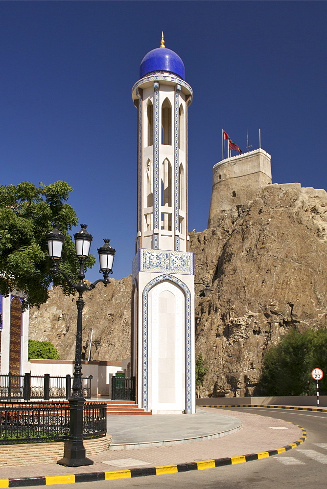 Masjid al Khor Mosque and the Al Mirani fort in the old town of Muscat, the capital of the Sultanate of Oman.