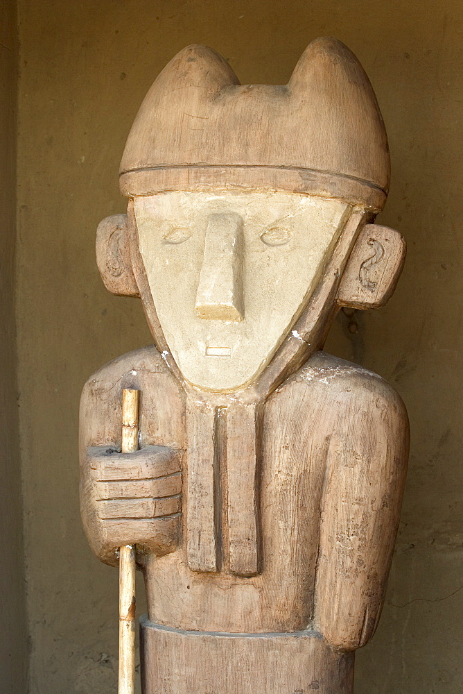 Statue in the Tschudi Complex, one of the ten 'ciudadelas' at Chan Chan,  pre-Columbian America's largest adobe city and capital of the Chimu Empire until its 14th century conquest by the Incas, Chan Chan, UNESCO World Heritage Site, Moche Valley, Trujillo, Peru, South America