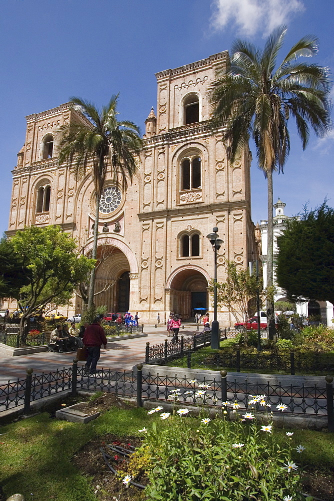 The new Catedral de la Inmaculada Concepcion built in 1885, on Parque Calderon, the main plaza in centre of attractive colonial capital, Cuenca, Azuay Province, Southern Highlands, Ecuador, South America