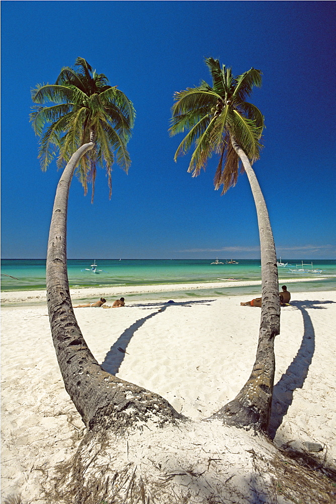 Beach on west coast of holiday island off the coast of Panay, Boracay, Philippines, Southeast Asia, Asia