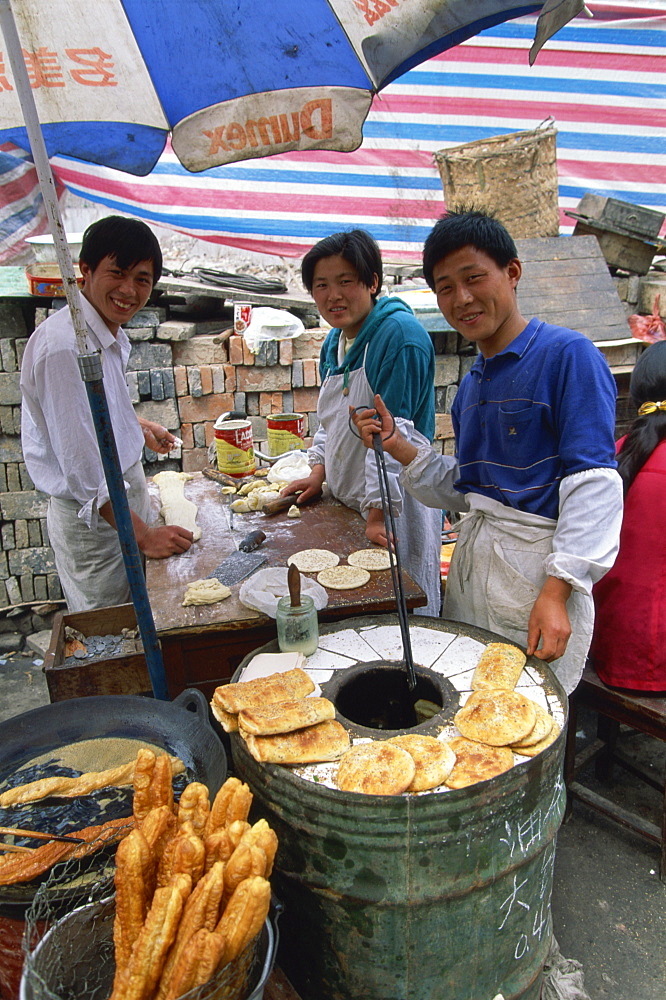 Roadside food stall with wok and oven in city centre, Shanghai, China, Asia