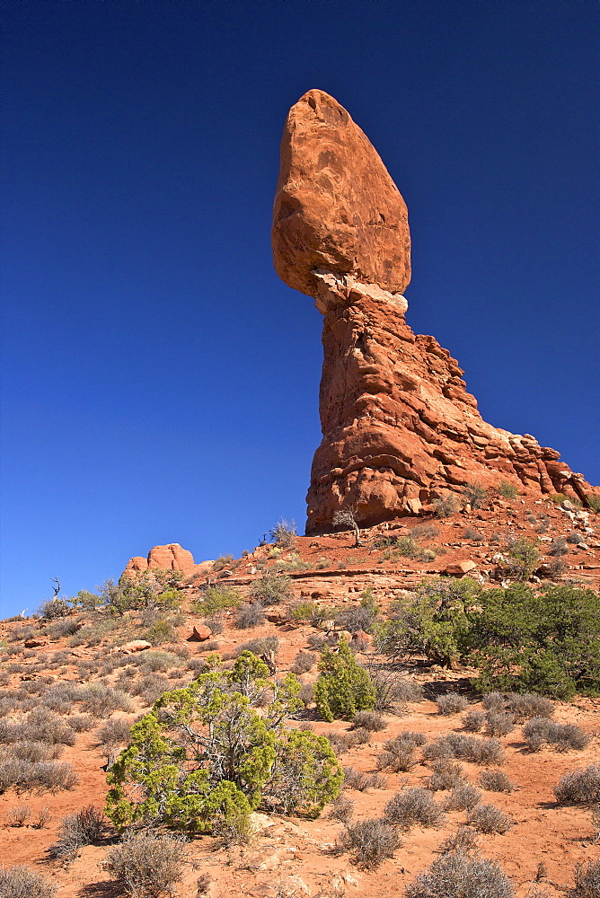 Balanced Rock, Arches National Park, Moab, Utah, United States of America, North America 