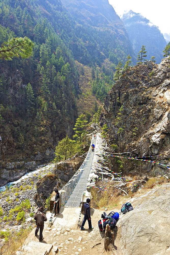 Suspension bridge crossing Kyashar Khola, with Dudh Koshi river, Monjo, Everest Base Camp Trek, Solukhumbu, Nepal, Himalayas, Asia