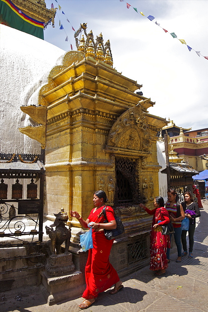 Women leaving offerings at Buddhist shrine, Swayambhunath Stupa (Monkey Temple), UNESCO World Heritage Site, Kathmandu, Nepal, Asia