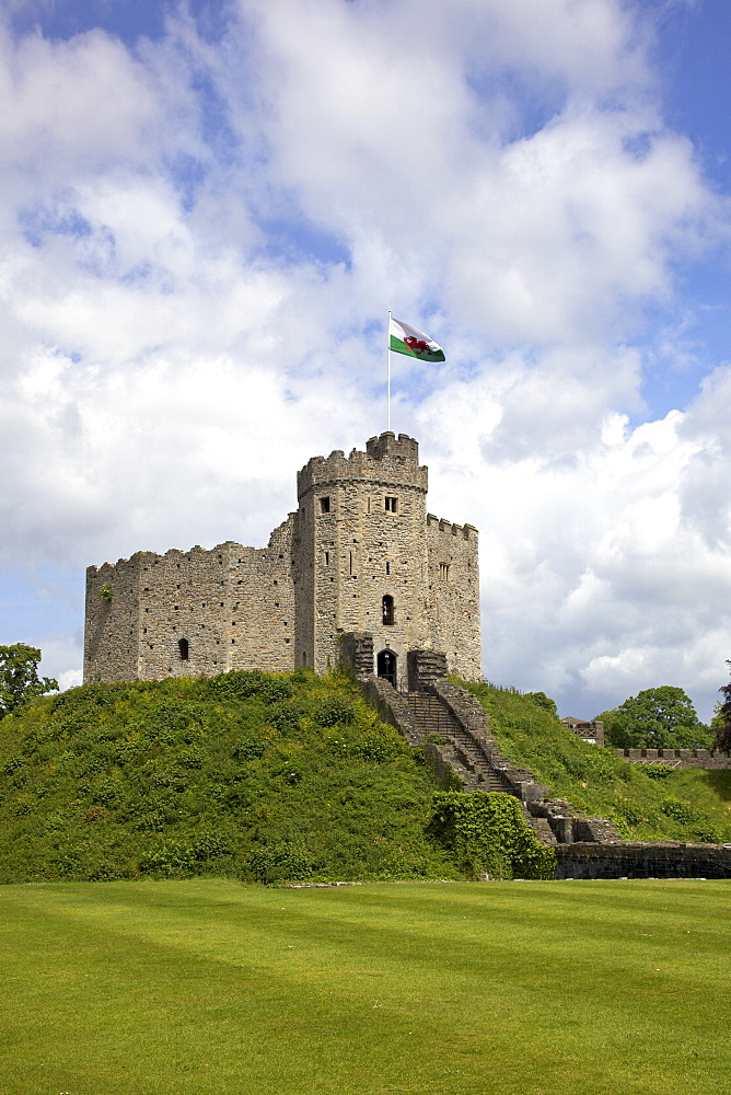 National Flag of Wales flying above the Norman Keep, Cardiff Castle, Cardiff, South Glamorgan, South Wales, Wales, United Kingdom, Europe