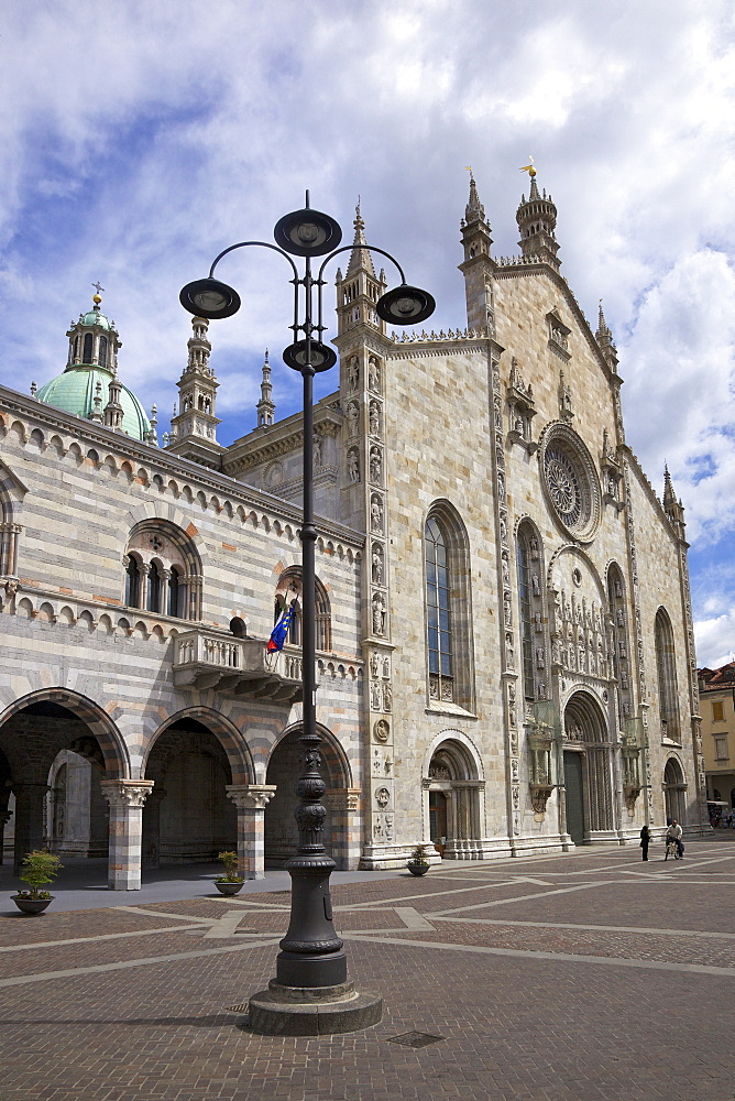 Exterior view of Cathedral in Como town centre, Lake Como, Lombardy, Italian Lakes, Italy, Europe