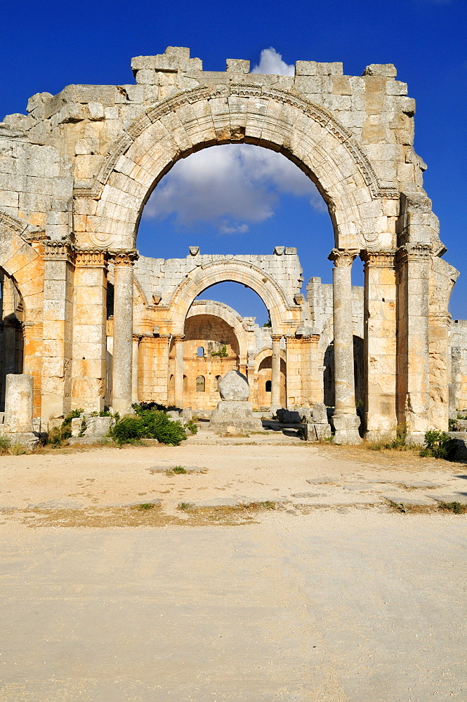 Byzantine ruin of Saint Simeon Monastery, Qala'at Samaan, Qalaat Seman archeological site, Dead Cities, Syria, Middle East, West Asia