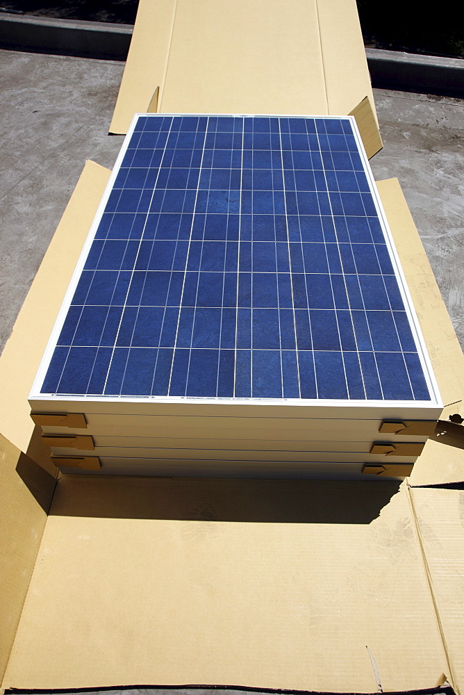 Construction of a large photovoltaic system on several rooftops, 16000 square metres, Gelsenkirchen, North Rhine-Westphalia, Germany, Europe