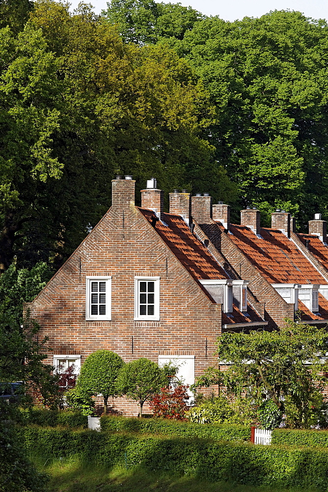 Row of old brick houses near Huis Bergh castle, 's-Heerenberg, Gelderland, Lower Rhine region, Netherlands, Europe
