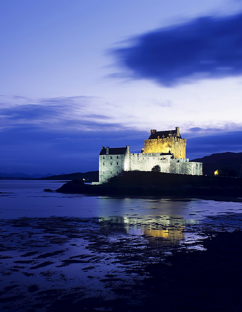 Eilean Donan Castle near Dornie, Western Ross, Loch Alsh, Highlands, Scotland, United Kingdom, Europe