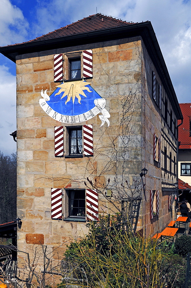 Old inn Hallerschloesschen with sundial, Hauptstr. 1, Nuschelberg, Middle Franconia, Bavaria, Germany, Europe