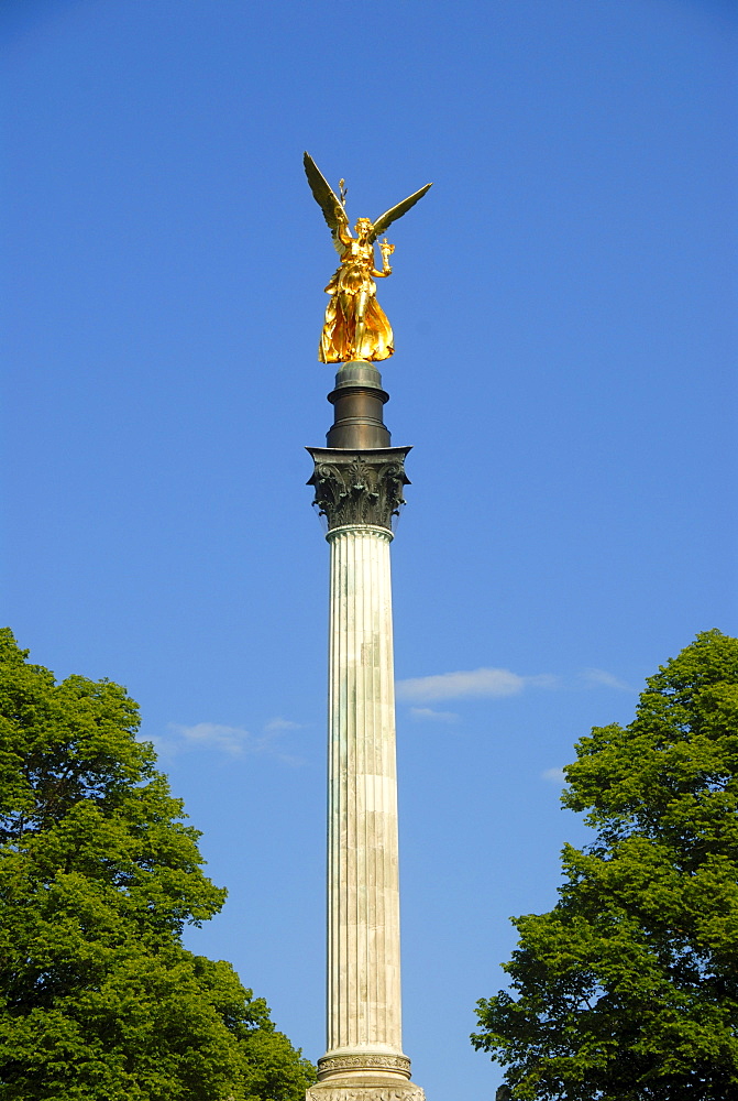 Monument, golden statue, golden angel of peace, Corinthian column, classicism, Haidhausen, Munich, capital, Upper Bavaria, Bavaria, Germany, Europe