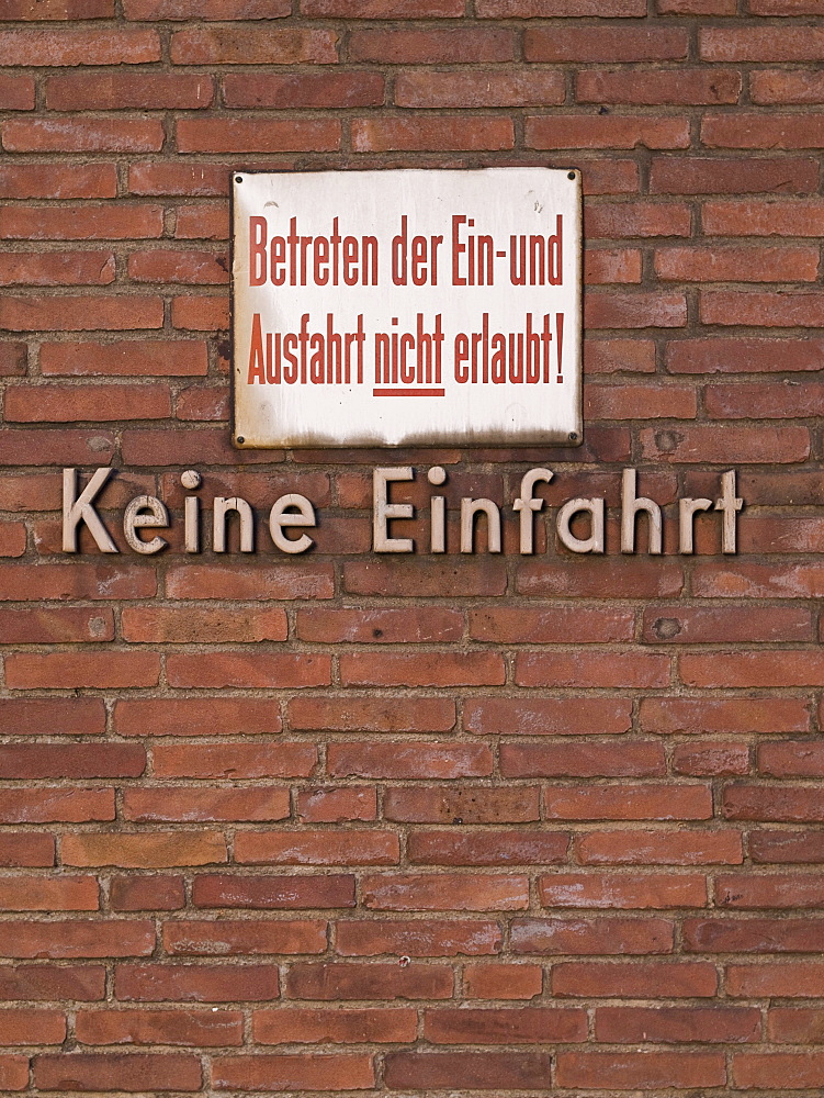 Lettering "Keine Einfahrt", German for "No Entry", sign