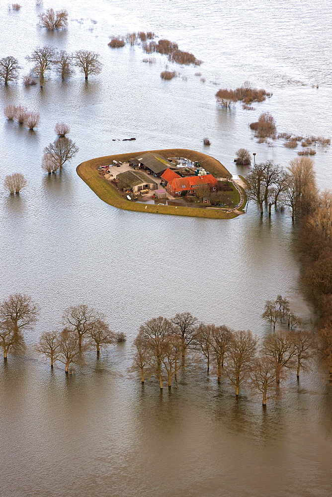 Aerial view, farm cut off from the surrounding land by flood water, Bleckede, Elbe River, Elbe Valley Nature Park, winter floods, Lower Saxony, Germany, Europe