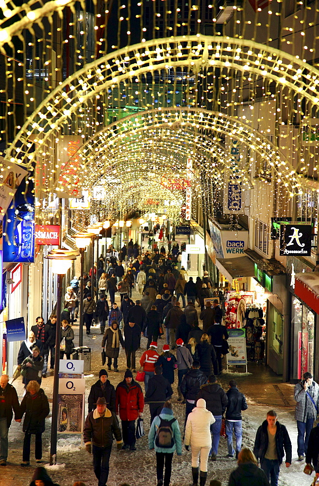 Christmas decorations, Limbecker Strasse street, shopping street, pedestrianised zone in the town centre of Essen, North Rhine-Westphalia, Germany, Europe