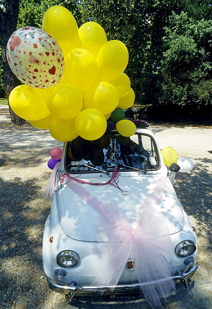 Small wedding car, old Fiat 500 decorated with balloons, Montecatini Terme, Tuscany, Italy, Europe