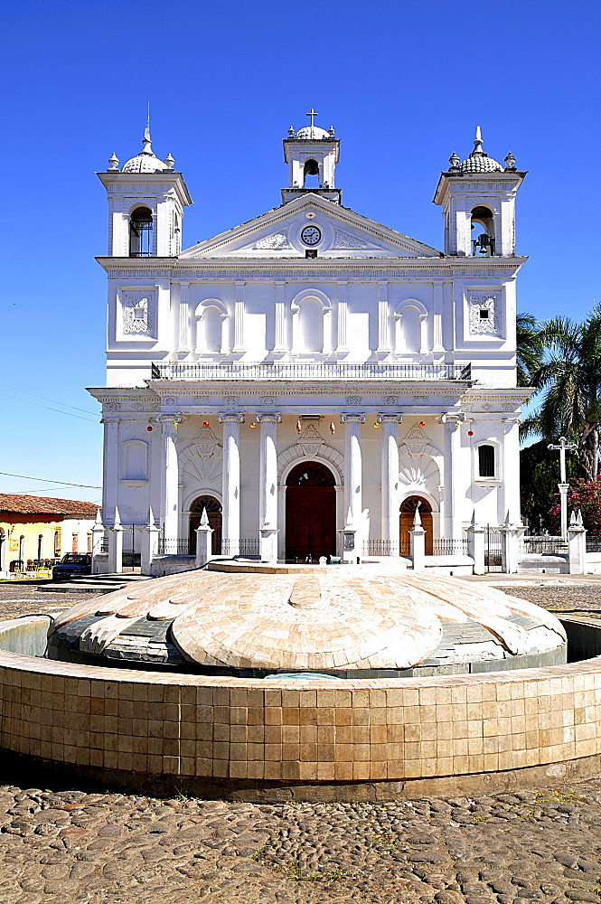 Fountain and church on the Plaza of Suchitoto, El Salvador, Central America