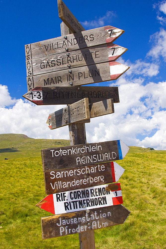 Signpost for hikers, Alto Adige, Italy, Europe