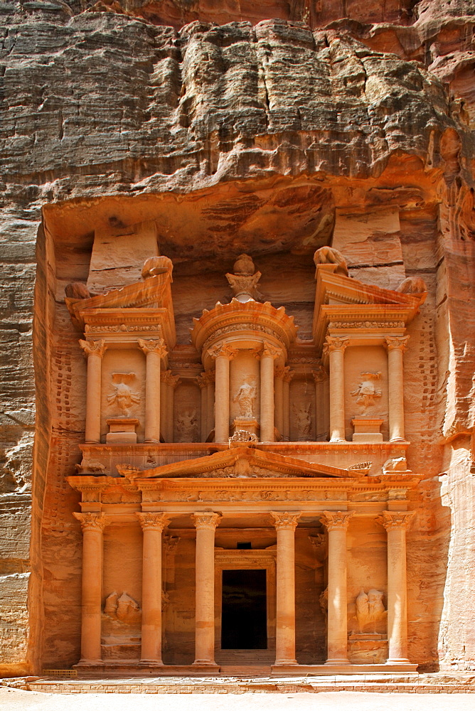 Al Khazneh, Treasury, Petra, the capital city of the Nabataeans, rock city, UNESCO World Hertage Site, Wadi Musa, Hashemite Kingdom of Jordan, Orient, Middle East, Asia