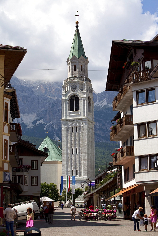 Church, Cortina d'Ampezzo, Belluno, Dolomiti, Italy, Europe