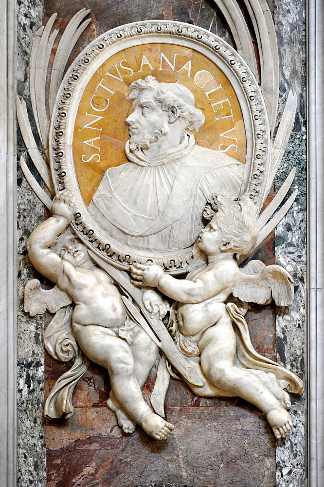 Commemorative emblem to Pope Saint Anacletus with marble putti, St. Peter's Basilica, Vatican City, Rome, Lazio region, Italy, Europe