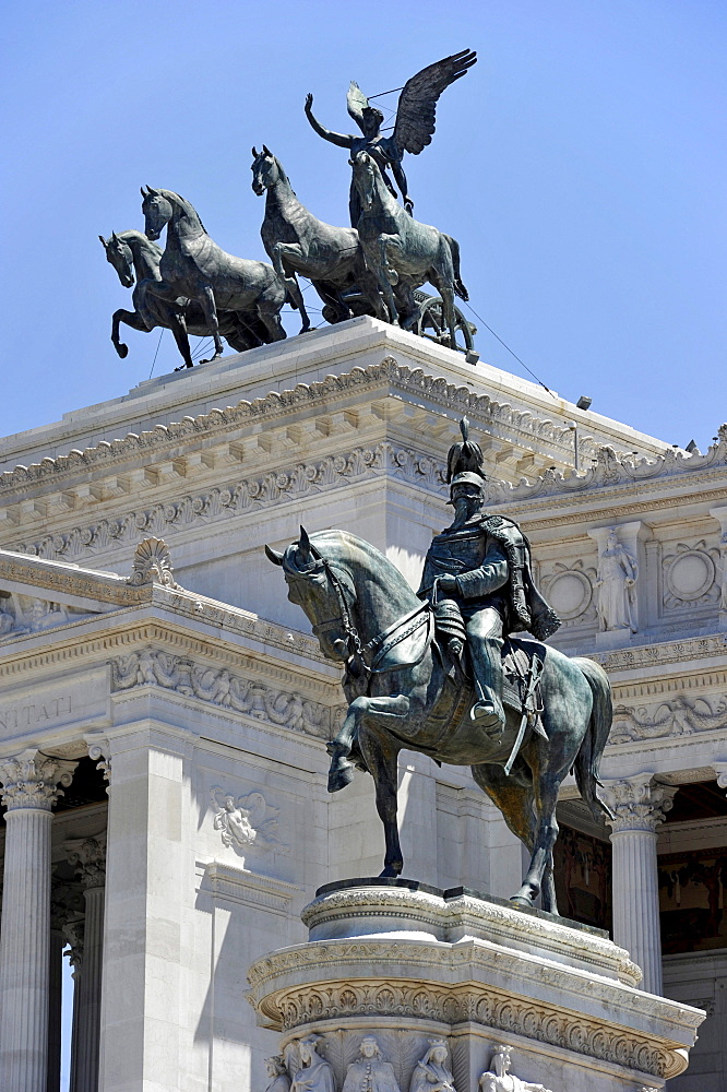 Bronze statue of King Vittorio Emanuele II and Quadriga on the Italian National Monument, Piazza Venezia, Rome, Lazio, Italy, Europe