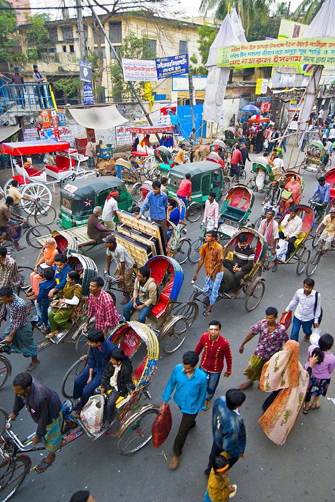 Heavy traffic with rickshaws at an intersection in Dhaka, Bangladesh, Asia