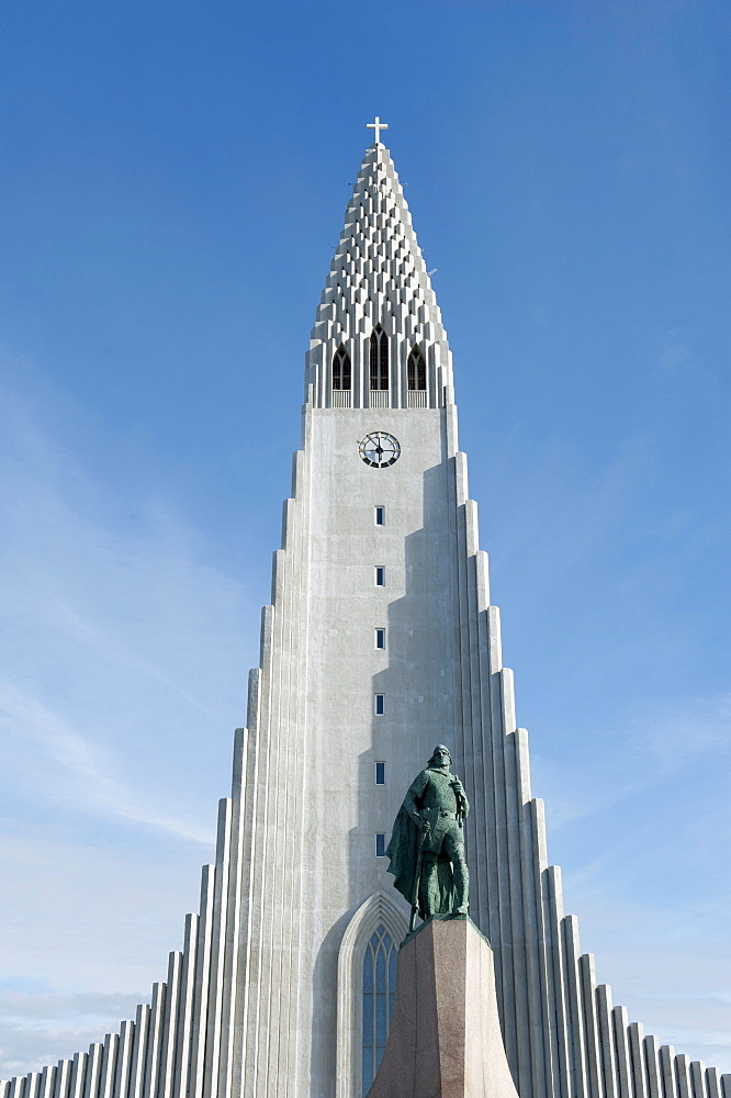 Statue of Leif Ericson, Leifur Eiriksson, in front of the high steeple of the Lutheran Hallgrimskirkja parish church, town centre, Reykjavik, Iceland, Scandinavia, Northern Europe, Europe