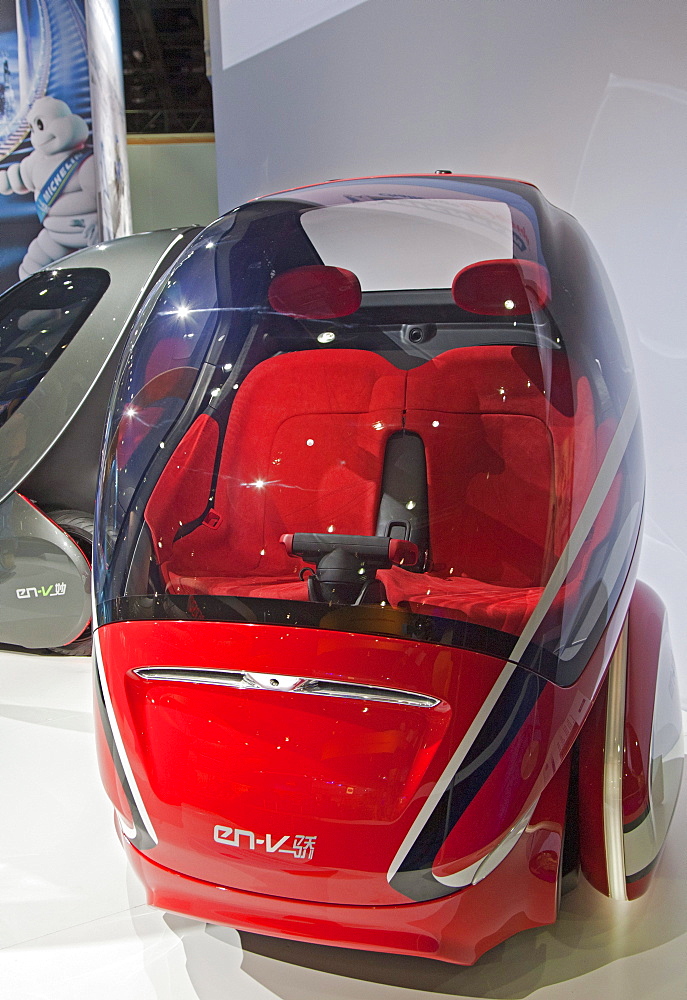 The General Motors EN-V concept vehicle; the pod-like two-passenger electric car may someday be produced for short-range urban transportation, on display at the North American International Auto Show, Detroit, Michigan, USA