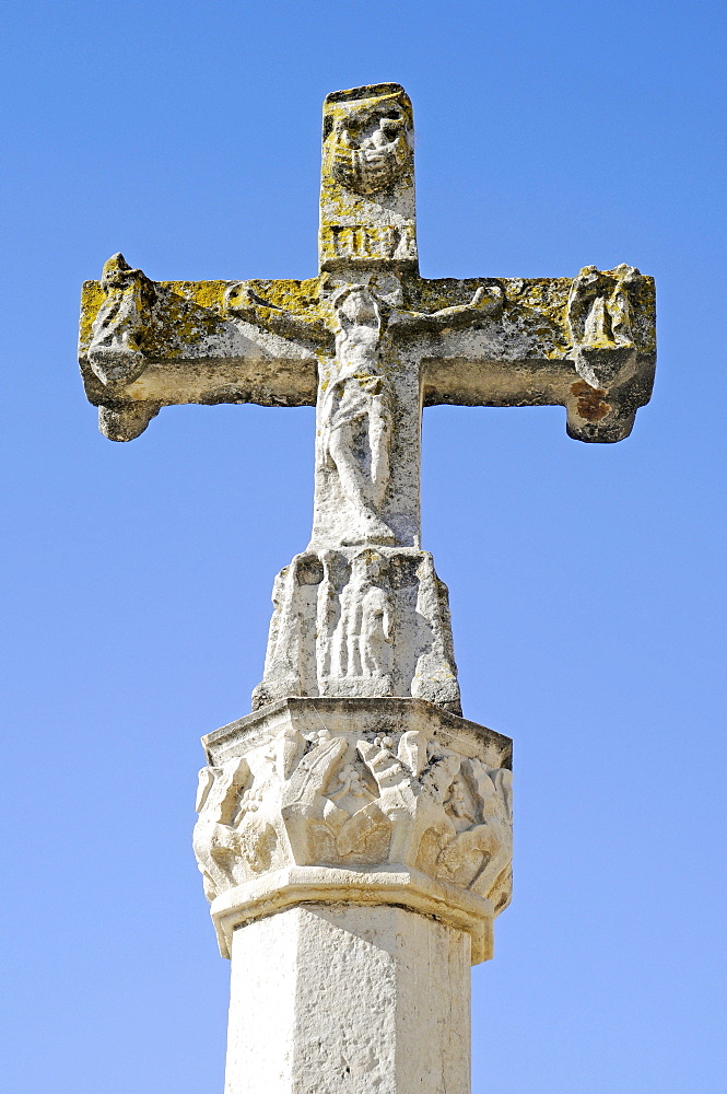 Cross, monument to the pilgrims, Camino de Santiago, Plaza San Marcos, Leon, province of Castilla y Leon, Castile and Leon, Spain, Europe