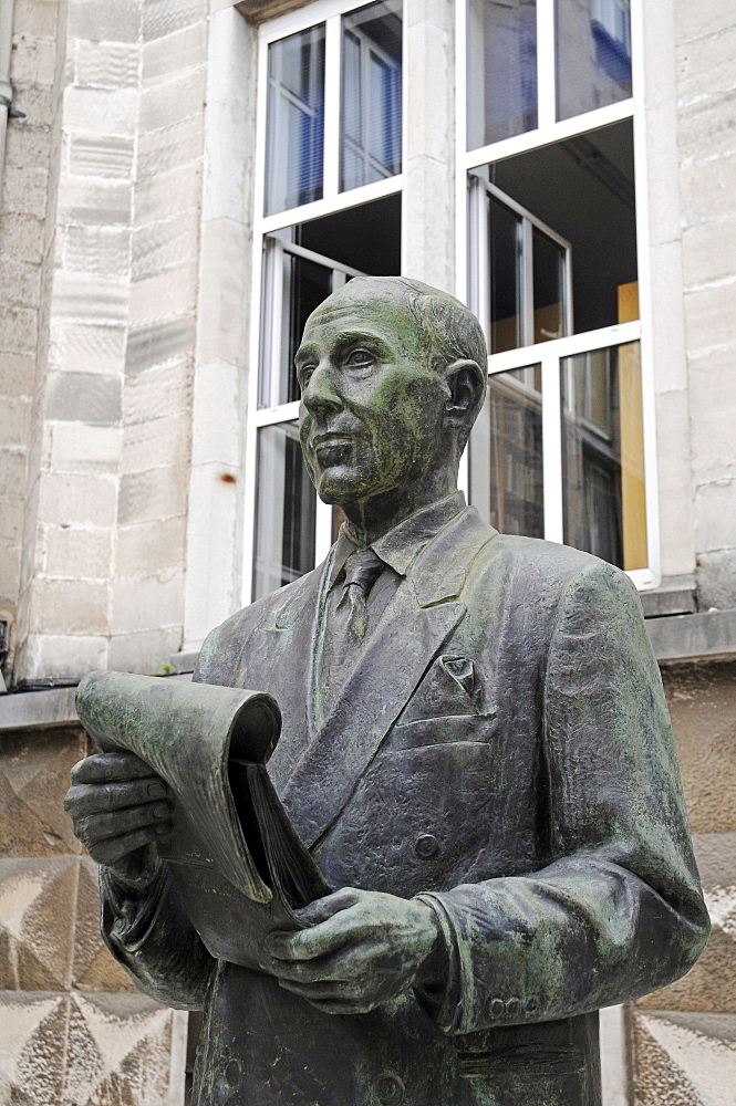 Statue of writer Gerardo Diego, poetry foundation, Santander, Cantabria, Spain, Europe