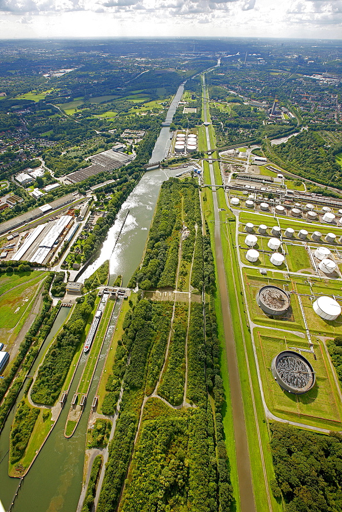 Aerial view, Emscher river, Rhine-Herne Canal, Emscherkunst.2010 art project, Olaf Nicolai, Douglas Gordon, Mogwai Monument for a Forgotten Future, Wilde Insel island, watergate, artworks on the Emscher river, Gelsenkirchen, Ruhr area, North Rhine-Westpha