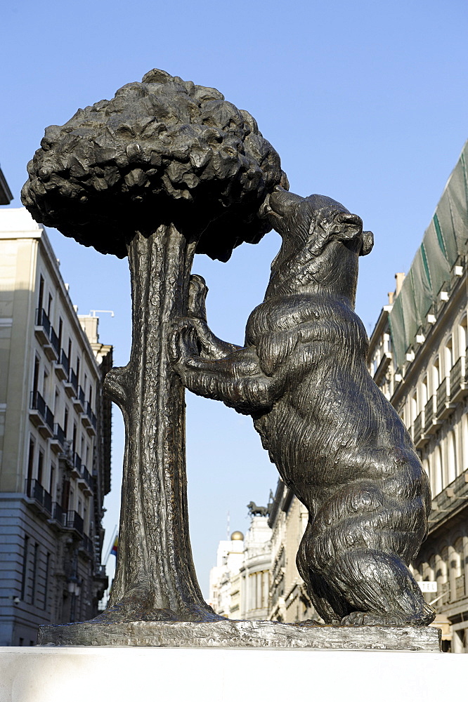 The Bear and the Strawberry Tree, city symbol of Madrid, Plaza Puerto del Sol, Madrid, Spain, Europe