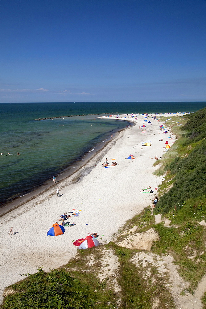 Beach and steep coast, Baltic Sea resort town of Ahrenshoop, Fischland, Mecklenburg-Western Pomerania, Germany, Europe