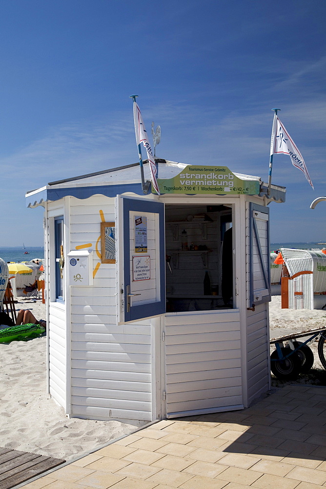 Beach chair rental, Baltic Sea resort town of Groemitz, Luebeck Bay, Baltic Sea coast, Schleswig-Holstein, Germany, Europe