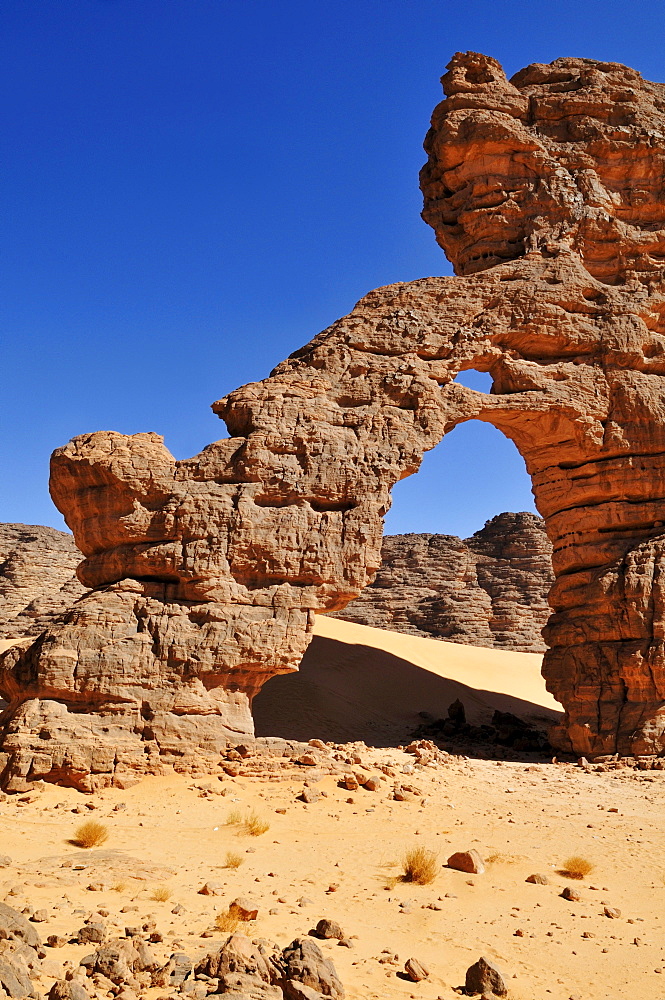 Tikobaouine Arch, Natural Bridge, Tassili n'Ajjer National Park, Unesco World Heritage Site, Wilaya Illizi, Algeria, Sahara, North Africa