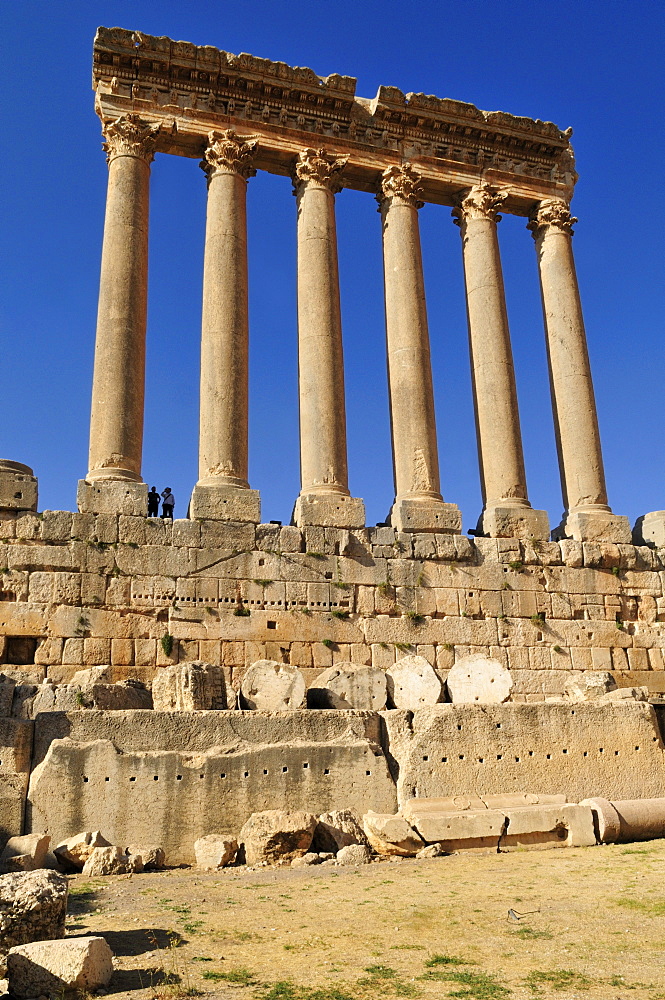 Antique ruins of the Jupiter temple at the archeological site of Baalbek, Unesco World Heritage Site, Bekaa Valley, Lebanon, Middle East, West Asia