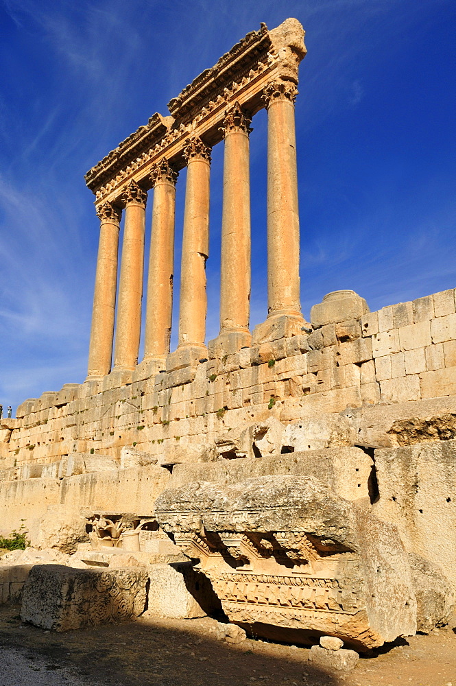 Antique ruins of the Jupiter temple at the archeological site of Baalbek, Unesco World Heritage Site, Bekaa Valley, Lebanon, Middle East, West Asia