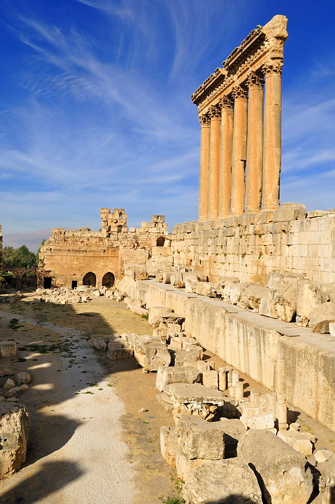 Antique ruins of the Jupiter temple at the archeological site of Baalbek, Unesco World Heritage Site, Bekaa Valley, Lebanon, Middle East, West Asia