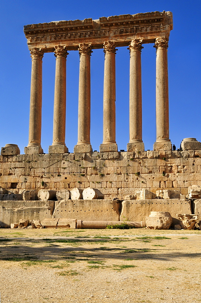 Antique Jupiter temple ruin at the archeological site of Baalbek, Unesco World Heritage Site, Bekaa Valley, Lebanon, Middle East, West Asia