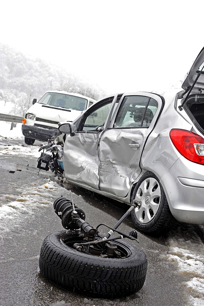 Accident caused by icy roads, wheel ripped off at impact at front, Darmsheim, Baden-Wuerttemberg, Germany, Europe