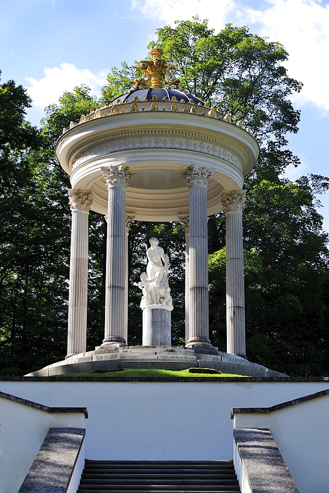 Venus temple in the Schlosspark Linderhof palace gardens, castle of Bavarian King Ludwig II, Graswangtal valley, Oberammergau, Ammergau Alps, Upper Bavaria, Bavaria, Germany, Europe