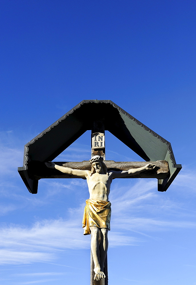 Crucifix in the cemetery of Gelting, Upper Bavaria, Bavaria, Germany, Europe