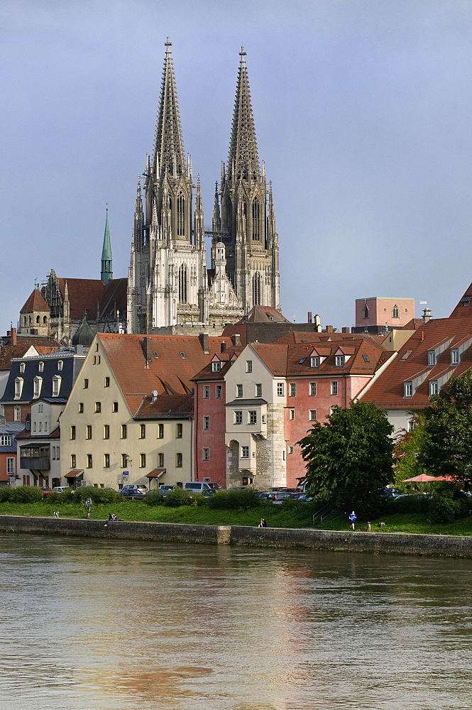 View over the Danube to the Regensburg Cathedral of St. Peter, UNESCO World Heritage Site Regensburg, Upper Palatinate, Bavaria, Germany, Europe