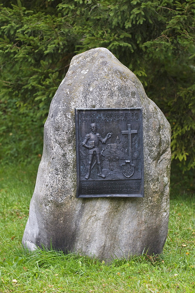 Bronze plaque on a boulder, Pankraz von Freyberg zu Hohenaschau, 1508 - 1565, witness of Jesus Christ, a martyr for the truth, a fighter for the true Christianity, Protestant in Bavaria, Aschau, Chiemgau, Upper Bavaria, Germany, Europe