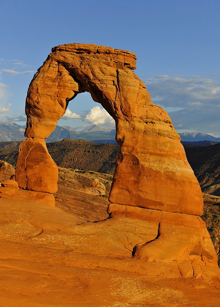 Delicate Arch, rock arch, La Sal Mountains, Arches National Park, Moab, Utah, Southwestern United States, United States of America, USA