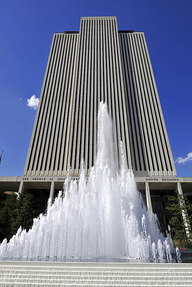 Fountain, Office Building, Temple of The Church of Jesus Christ of Latter-day Saints, Church of Mormons, Temple Square, Salt Lake City, Utah, United States of America, America