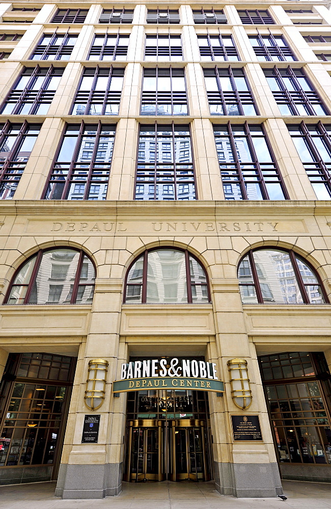 Barnes & Noble Book Store, DePaul Center, DePaul University, Chicago, Illinois, United States of America, USA