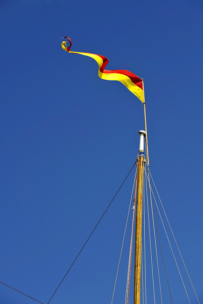 Mast of a sailing yacht with a flag, Friday Harbor, San Juan Island, Washington, Strait of Juan de Fuca, United States of America, USA